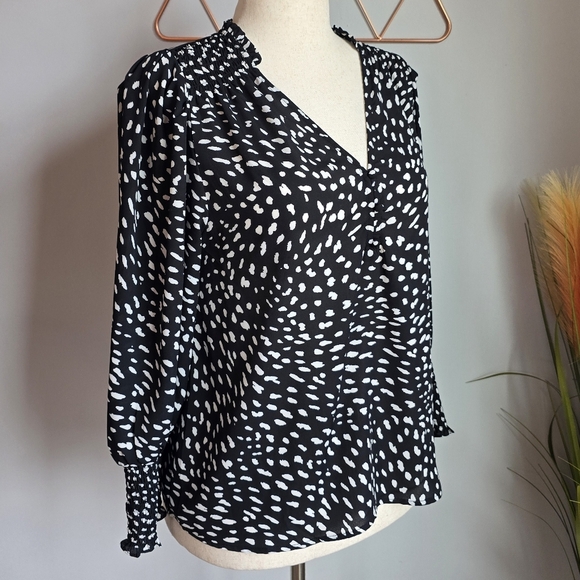 Aqua, Black White Dot V-Neck Blouson Smocked Sleeve Blouse Top, Size Medium - Picture 3 of 9